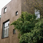 House Écorce: Novostavba z města, která se za svůj korkový plášť nestydí. Foto: Antoine Séguin