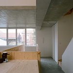 House Écorce: Novostavba z města, která se za svůj korkový plášť nestydí. Foto: Antoine Séguin