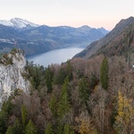 Chata nad jezerem Uri má respekt ke krajině, ale taky sílu vlastních nápadů. Foto: Matej Hakár