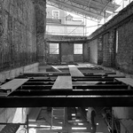 „V Casa do Cura nám ruina tradičního stavebního systému a stísněný prostor budovy ve městě ukázaly, jak máme stavět,“ říkají architekti. Foto: Pedro galvão lucas
