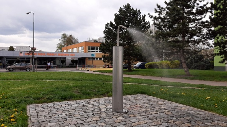 Jak ochladit město? V čem se liší mlžítko a osvěžítko? Foto: PVK, a.s. Jak ochladit město? V čem se liší mlžítko a osvěžítko? Foto: PVK, a.s.