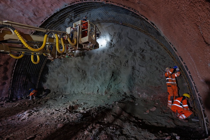 Sdružení společností Metrostav TBR a Subterra pokračuje na stavbě dálnice D11 u Trutnova v ražbách tunelu Opevnění. Zdroj foto: Metrostav TBR