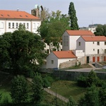 Hotel Karlov, 2008, Benešov. Zdroj: ateliér Lábus AA Hotel Karlov, 2008, Benešov. Zdroj: ateliér Lábus AA