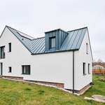 Rekonstrukce vesnického domu, která voní modřínovým dřevem. Foto: Radek Čepelák