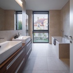 Oáza pro děti i dospělé: Moderní vila se zahradou a borovicovým lesem na dosah. Foto: Tomáš Dittrich/VEKRA Oáza pro děti i dospělé: Moderní vila se zahradou a borovicovým lesem na dosah. Foto: Tomáš Dittrich/VEKRA