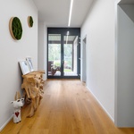 Oáza pro děti i dospělé: Moderní vila se zahradou a borovicovým lesem na dosah. Foto: Tomáš Dittrich/VEKRA Oáza pro děti i dospělé: Moderní vila se zahradou a borovicovým lesem na dosah. Foto: Tomáš Dittrich/VEKRA