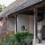 Architekti z Atelier AJO se pustili do projektu „záchrany“ farmy v Pont-de-Salars. Cíl? Přestavět hospodářské budovy, které již nemají praktický význam, na víceúčelové místnosti sloužící k obývání. A setkávání. Foto: Sandrine Iratçabal Architekti z Atelier AJO se pustili do projektu „záchrany“ farmy v Pont-de-Salars. Cíl? Přestavět hospodářské budovy, které již nemají praktický význam, na víceúčelové místnosti sloužící k obývání. A setkávání. Foto: Sandrine Iratçabal