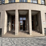 Hlavní vstup. Foto: Ing. arch. Josef Matyska Hlavní vstup. Foto: Ing. arch. Josef Matyska