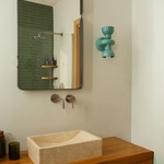 Hygienické zařízení většího domu. Foto: Cosimo Calabrese, Duotono Fotografia