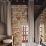 Moderní hotel zabalený do pláště paláce z 12. století. Foto: José Hevia
