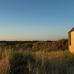 Poklidné rodinné útočiště: Dům v dunách si čas odměřuje sám. Foto: Troels Thorbjørnson