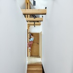 Design zahrnuje dostatek spacích prostorů – kompaktních a ergonomických – a plynulý, otevřený obývací prostor. Foto: Kuba Rodziewicz Design zahrnuje dostatek spacích prostorů – kompaktních a ergonomických – a plynulý, otevřený obývací prostor. Foto: Kuba Rodziewicz