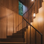 Na místě staré chalupy postavili novou: Moderně a s citem pro tradiční styl krkonošských roubenek. Foto: Petr Polák (petrpolakstudio.cz) Na místě staré chalupy postavili novou: Moderně a s citem pro tradiční styl krkonošských roubenek. Foto: Petr Polák (petrpolakstudio.cz)