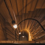 Na místě staré chalupy postavili novou: Moderně a s citem pro tradiční styl krkonošských roubenek. Foto: Petr Polák (petrpolakstudio.cz) Na místě staré chalupy postavili novou: Moderně a s citem pro tradiční styl krkonošských roubenek. Foto: Petr Polák (petrpolakstudio.cz)