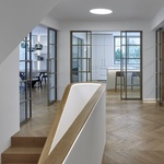 Soukromý interiér – propojený prostor: Vila Sarra, autor: Miloslav Vodička, AV architekti s.r.o., Foto: Filip Šlapal