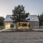 Zapomeňte na exotiku, architektura odpočinku leží v polských Mazurech. Foto: Jakub Certowicz https://www.jakubcertowicz.pl/ Zapomeňte na exotiku, architektura odpočinku leží v polských Mazurech. Foto: Jakub Certowicz https://www.jakubcertowicz.pl/