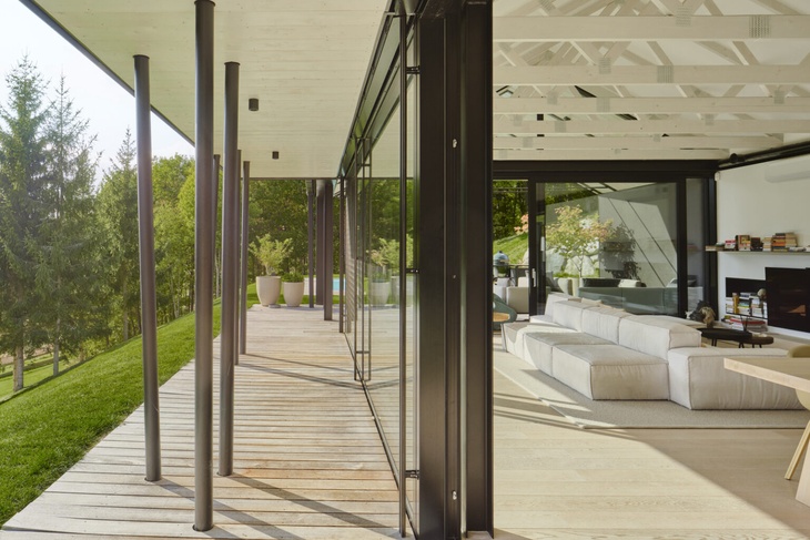 Soukromý interiér – propojený prostor / Nádherný dům na nádherném místě, Michal Kunc, Petr Tesař, Ondřej Jelínek, Atelier Kunc architects, s.r.o., Foto: Peter Fabo