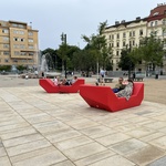 Náměstí Jiřího z Poděbrad s odstupem: Žádná proměna důležitého místa se neobejde bez kritiky. Kvalitu prověří čas. Zdroj: Ing. arch. Josef Matyska Náměstí Jiřího z Poděbrad s odstupem: Žádná proměna důležitého místa se neobejde bez kritiky. Kvalitu prověří čas. Zdroj: Ing. arch. Josef Matyska
