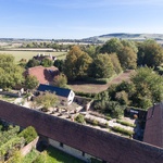 Od kejdy k růžím a knihám. Neuvěřitelná proměna starého dvora. Foto: MW Architects Od kejdy k růžím a knihám. Neuvěřitelná proměna starého dvora. Foto: MW Architects