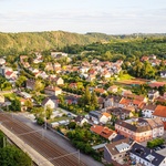Nadhled na letní město z dráhou. Foto: Tomáš Lisý Nadhled na letní město z dráhou. Foto: Tomáš Lisý