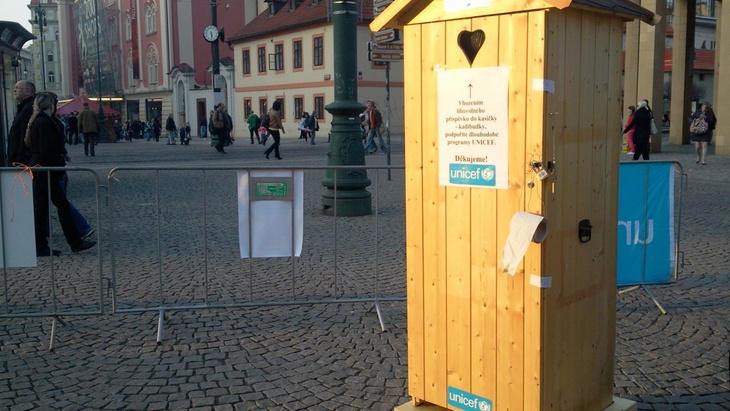 Světový den vody: V Praze se bude stát fronta na záchod