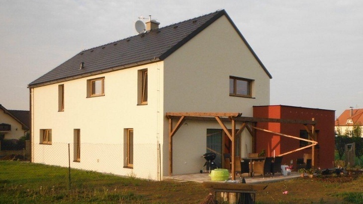 Jak si postavit rodinný dům – zastřešení terasy a stání pro auto