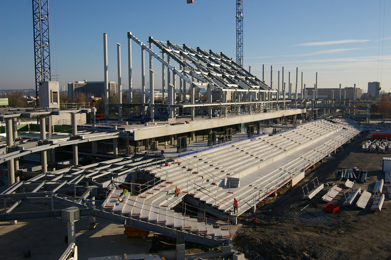 Pohled na rozestavěnou stavbu stadionu