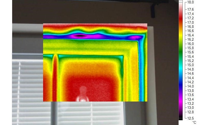 Přiměřená vzduchotěsnost stavby je důležitá, kontrolovat ji lze i termokamerou