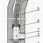 Ohebná komínová vložka v původním  zděném komíně.1 kycí deska komínového tělesa; 2 kotevní objímka; 3 komínový plášť; 4 vzduchová izolační mezera; 5 ohebná komínová vložka; 6 izolační rohož (nemusí být); 7 připojovací tvarovka; 8 komínová dvířka; 9 kontrolní a čistící otvor s kondenzátní jímkou