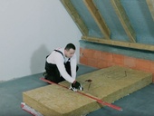 VIDEO: Spolehlivý návod, jak správně zateplit šikmou střechu kamennou vlnou
