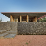 Skromný dům s výhledem na hory nezapře inspiraci světovou architekturou  Foto: Shamanth Patil J.