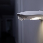 Neutrální bílé světlo svítidel OSRAM Doorled je skvělým pomocníkem u tmavých dveř-ních průchodů. Obrázek: LEDVANCE