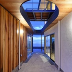 Rodinný dům s dílnou navrhli architekti a majitelka si jej přetváří vlastníma rukama Foto: Makoto Kunisada