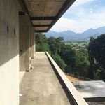 Moderní dům, který se přizpůsobuje terénu a zachovává kontakt s krajinou Foto: Denilson Machado/ MCA Estúdio