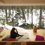 Zimní chata jako nenápadné hřejivé hnízdo s výhledem do přírody Foto: Alejandro Morales, MC2 arquitectos