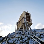 Horskou chatu na hoře Kanin vybudovali dobrovolníci. Na místo ji dostal vrtulník Foto: Janez Martincic, Ales Gregoric