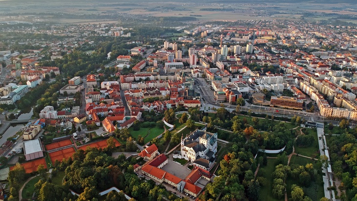 Letištní terminál v Pardubicích zahájil zkušební provoz