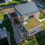 Zelené střechy Urbanscape od Knauf Insulation pokrytá kobercem odolných rozchodníků