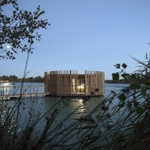 Ubytování na hladině jezera připomíná nenápadná hnízda v rákosí Foto: Marco Lavit Nicora