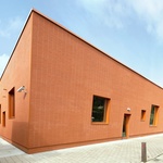 Fasáda technického institutu Gemeentelijke Technisch Instituut v belgickém městě Londerzeel, řešená pomocí systému StoBrick