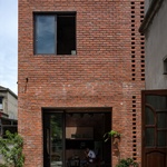Rodinný dům z cihel a betonu chce vrátit lidem tradiční styl života Foto: Nguyen TienThanh