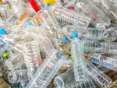 Potřebujeme méně plastů a lepší plasty