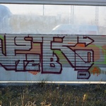 Graffiti na protihlukové stěně na Jižní spojce