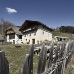 Dům skrytý ve svahu rozšířil možnosti bydlení v horské chalupě Zdroj: Oskar da Riz