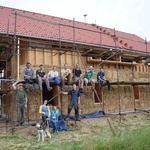 Pasivní slaměný dům v Zářecké Lhotě postavili svépomocí