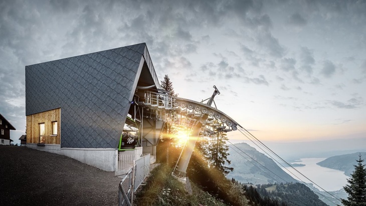 Nová stanice lanové dráhy v krásné švýcarské krajině. Navštivte Rigi Scheidegg