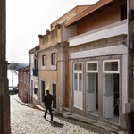 Úsporná rekonstrukce historického domu s příchutí portského    Foto: Luís Ferreira Alves