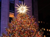 Nejsledovanější hvězda vánočního stromku? Ta Rockefellerova. Září už 88 let!