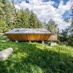 UFO chata v Alpách. Dům ze 70. let je překvapivě aktuální architekturou Foto: Harald Wisthaler