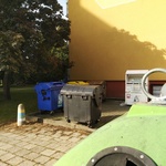 Kontejnery na odpadky, stejně jako další součásti veřejného prostoru jsou na sídlištích stále problémem funkčním i estetickým